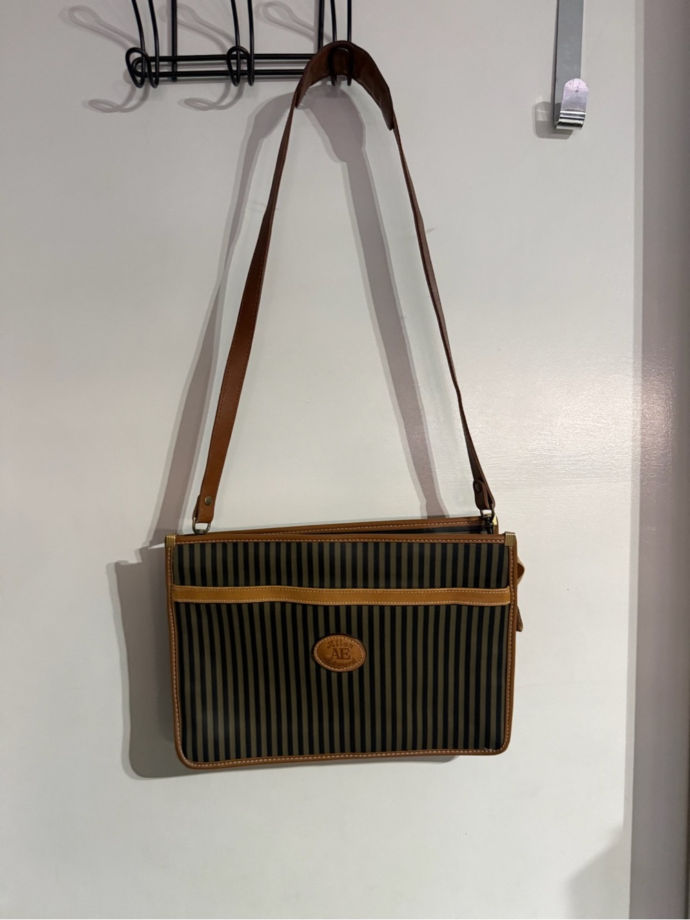 GU VTG Condition Allan Edward Zipper Crossbody Bag Leather Trim